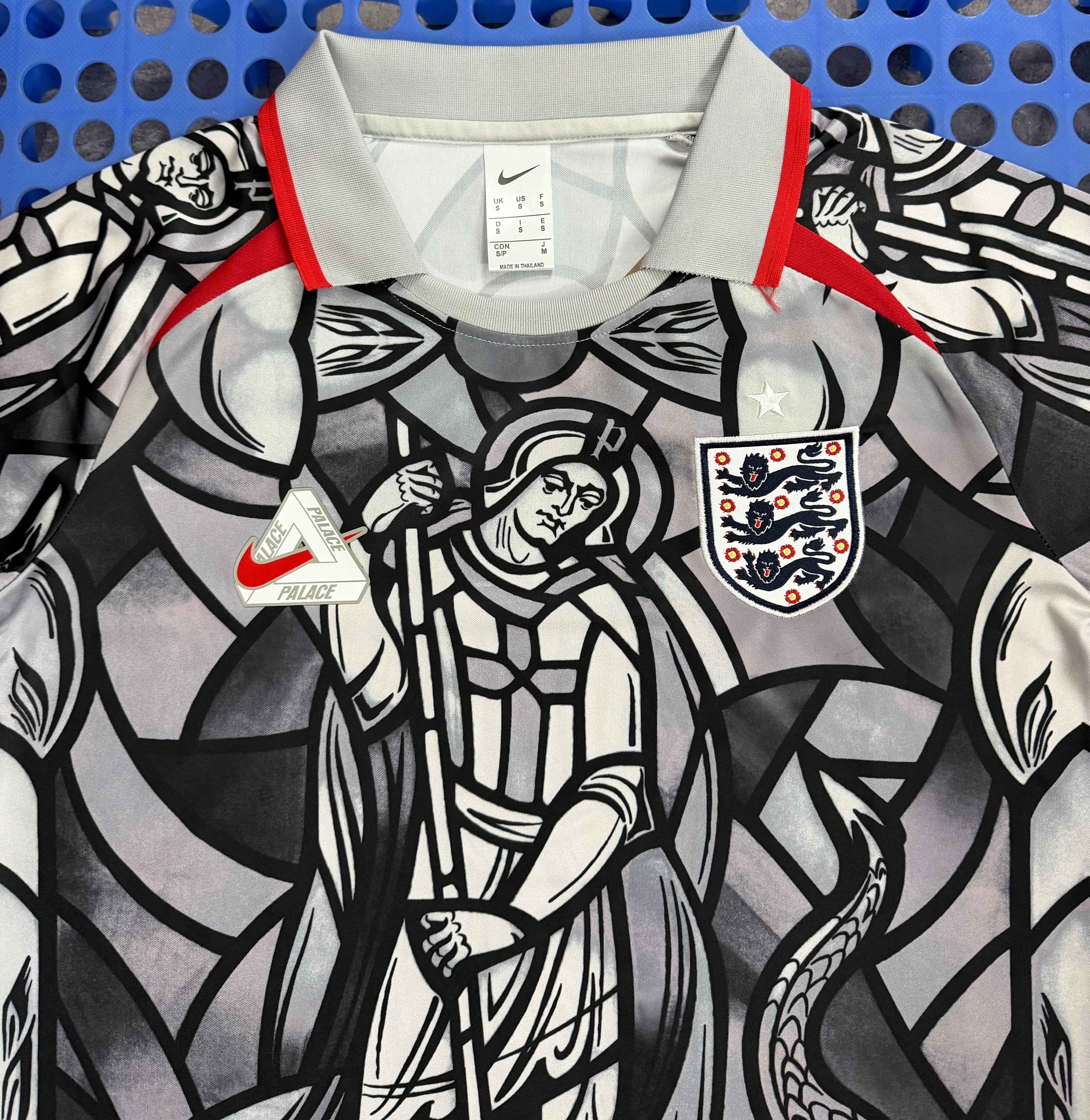 CAMISETA INGLATERRA X PALACE SKATEBOARDS 2