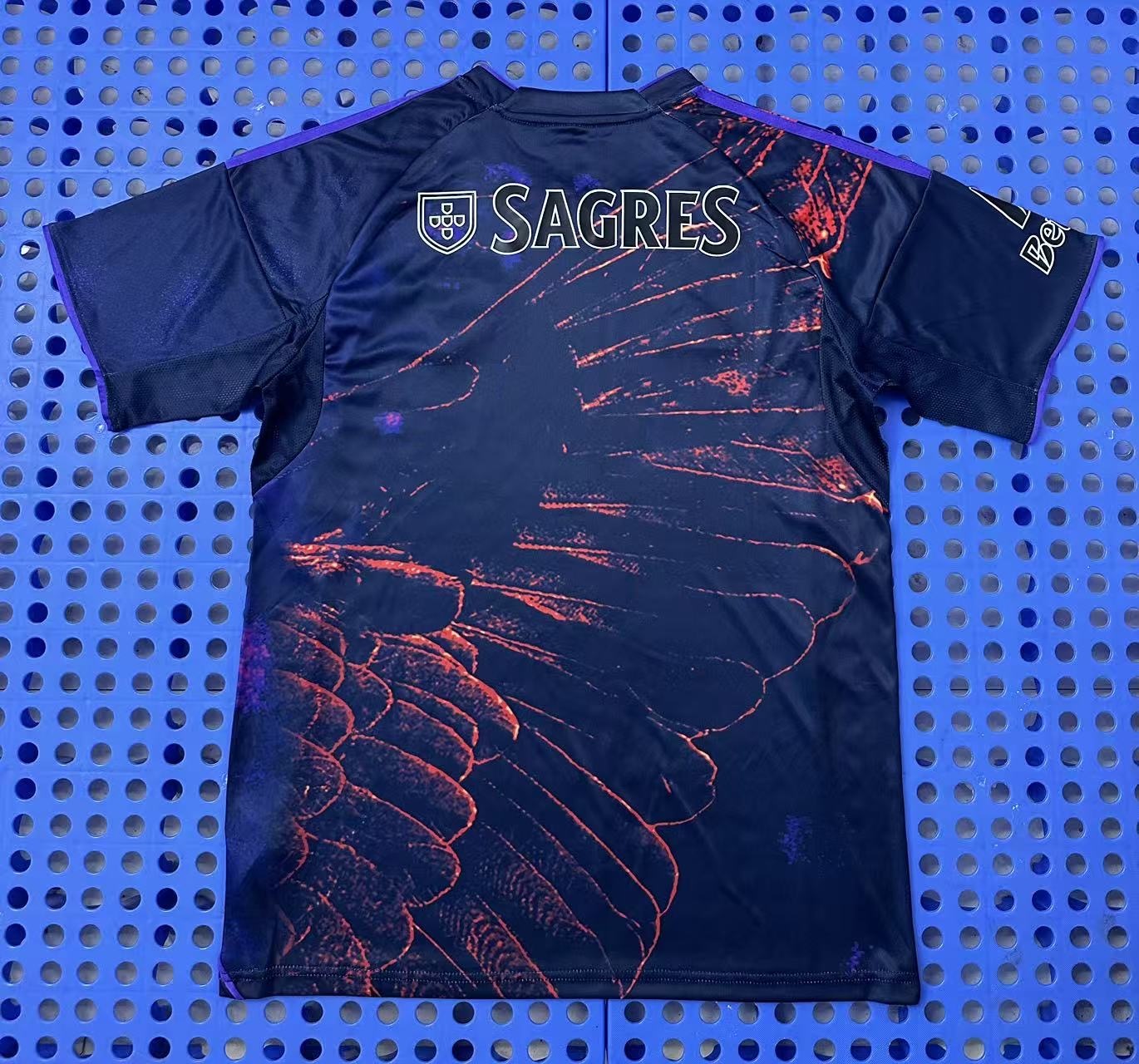 CAMISETA BENFICA EDICIÓN ARTE URBANO