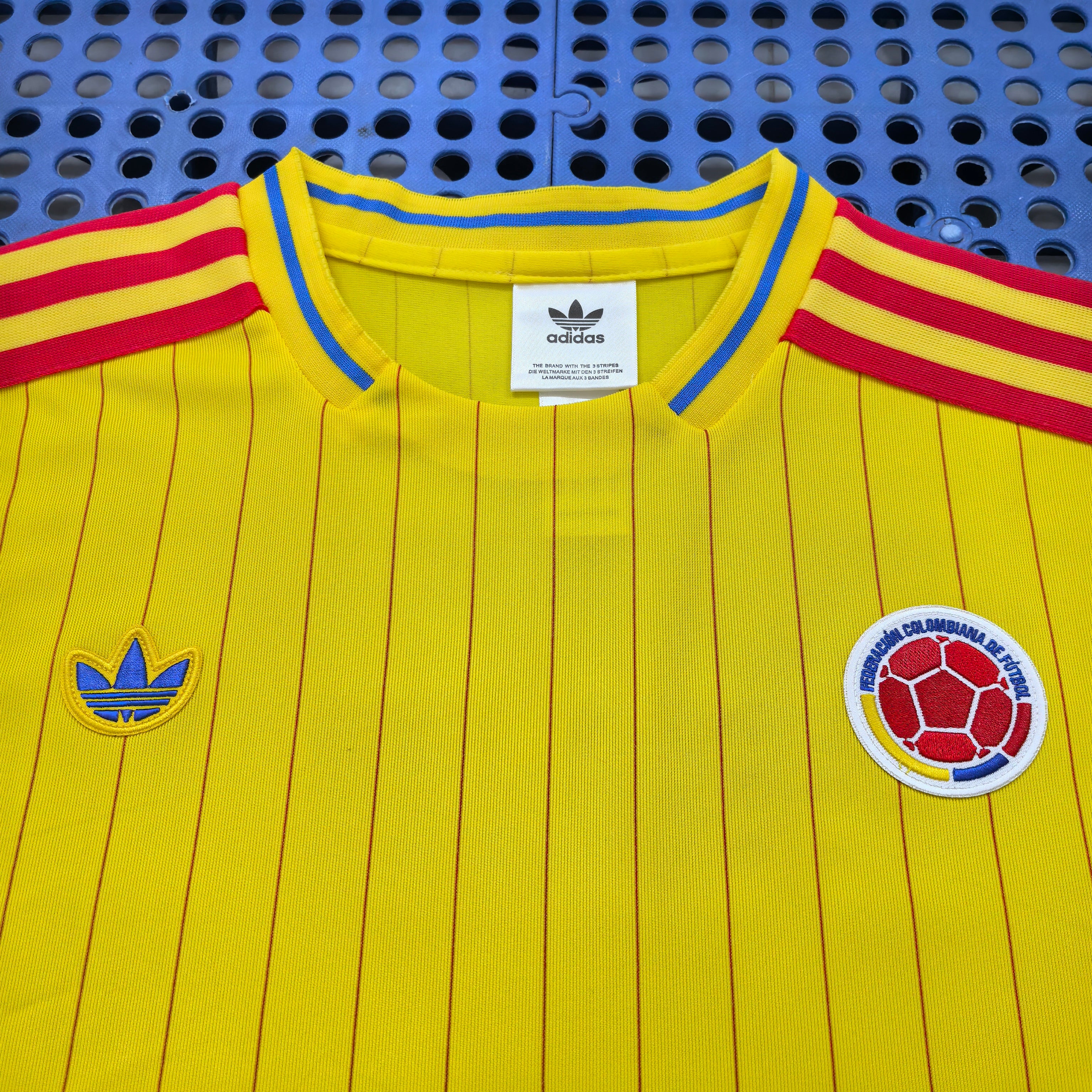 CAMISETA COLOMBIA RETRO
